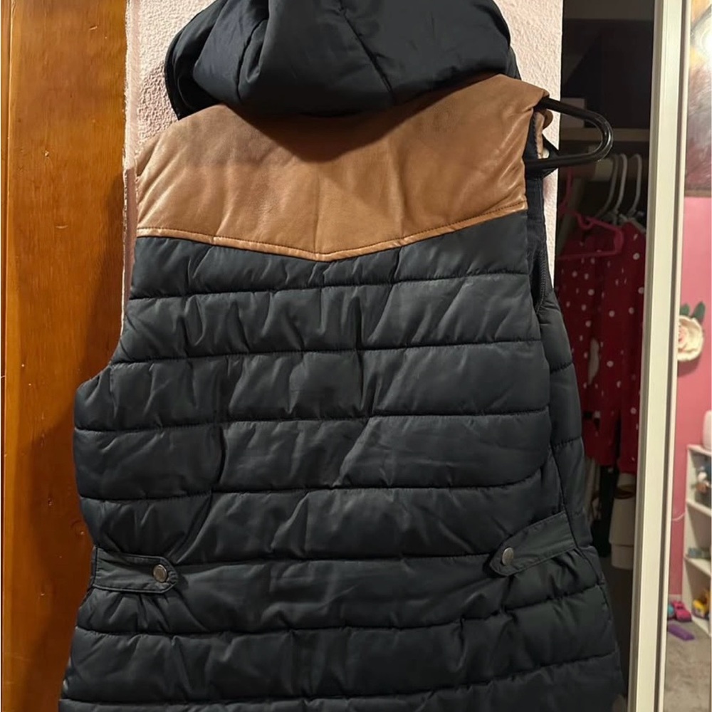 H&M Navy Quilted Puffer Vest - Picture 2 of 3